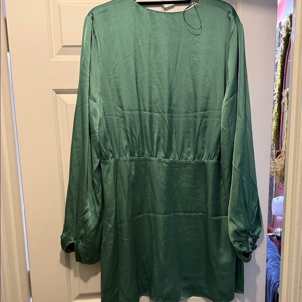 H&M Satin Green V Neck Mini dress - Picture 4 of 4
